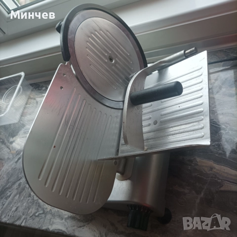 Електрическа професионална колбасорезачка