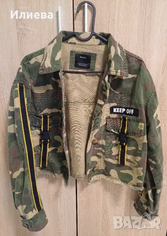 Късо, дънково яке Bershka