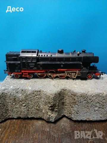 Стар масивен метален парен локомотив Fleischmann.