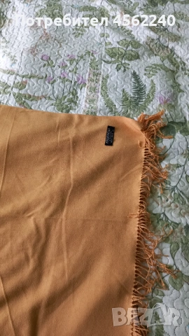 Златистожълт вълнен шал