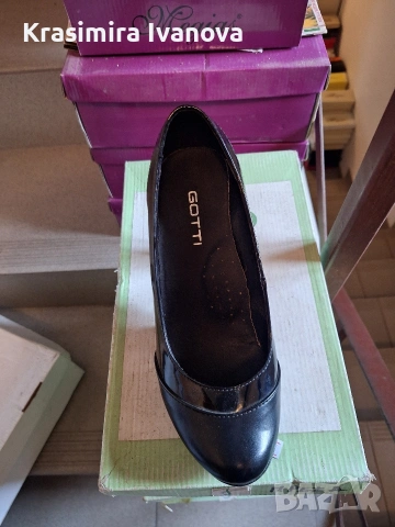 нови обувки естествена кожа и лак 