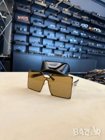 очила с черен обикновен калъф fendi prada versace chanel , снимка 18 - Слънчеви и диоптрични очила - 50924387