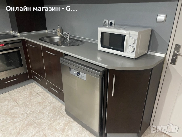 Кухненско обзавеждане 3.70 м с вградени уреди, снимка 3 - Кухни - 53637884