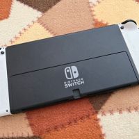 Nintendo Switch OLED игрова конзола, снимка 4 - Nintendo конзоли - 46185054