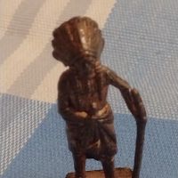 Метална фигура играчка KINDER SURPRISE SITTING BULT MADE IN ITALY индианец за КОЛЕКЦИОНЕРИ 44919, снимка 8 - Колекции - 45429055