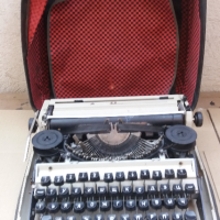 стара ръчна пишеща машина в куфар , снимка 5 - Антикварни и старинни предмети - 44993314