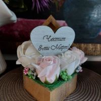 Дървена кутия сърце със сапунени цветя в бяло и розово и гравирано пожелание, снимка 2 - Сувенири от дърво - 45616535