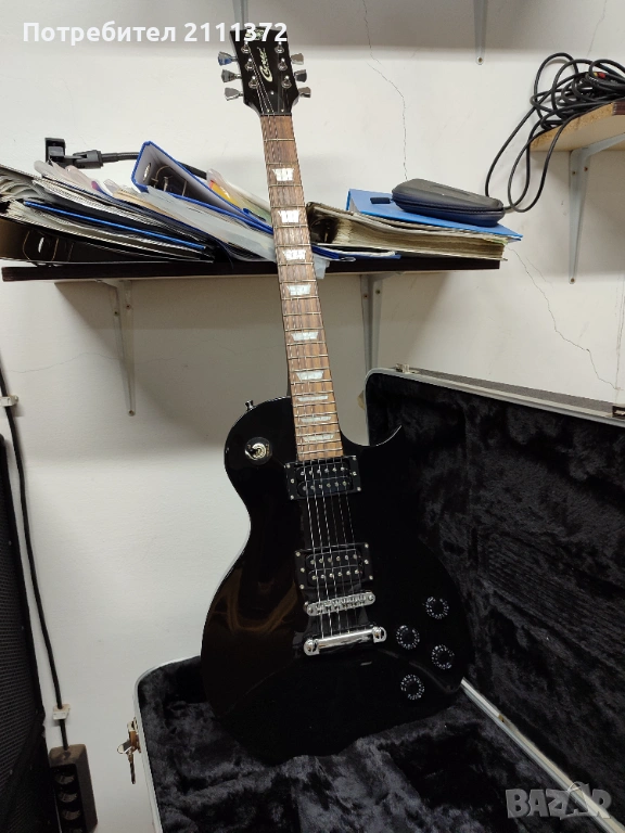 китара модел лес пол с куфар, снимка 1