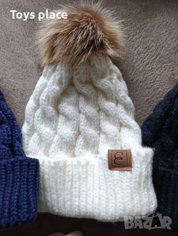 Зимна плетена шапка с пух, ръкавици, снимка 5 - Шапки - 52438503
