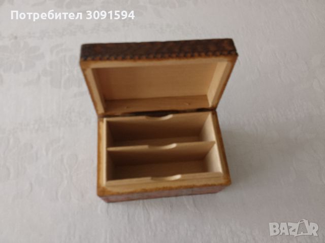 Стара дървена пирографирана кутия, снимка 4 - Други ценни предмети - 45657170