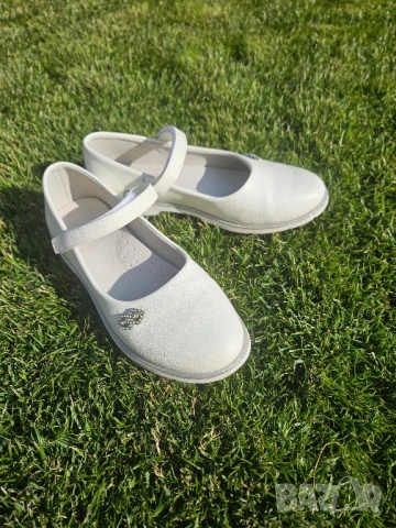 Официални бели детски обувки, снимка 3 - Детски обувки - 50585317