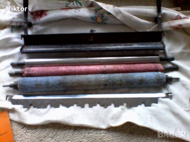 Продавам на символична цена комплект валове за овлажнителния апарат на офсетова машина РОМАЍОР, снимка 3 - Други машини и части - 54131293