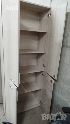 Продавам Гардероб - с четири врати и рафтове 203/40/100 със забележки, снимка 3 - Гардероби - 53331669