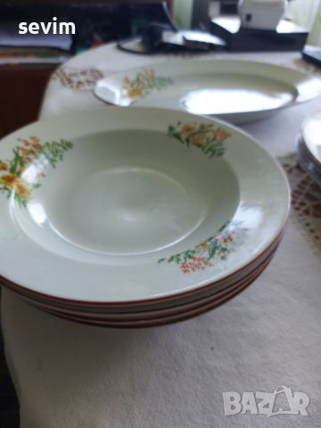 9 броя порцеланови чинии на Китка, снимка 5 - Чинии - 45916987