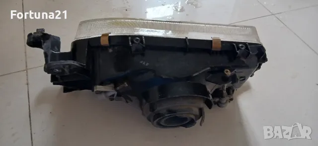 Мазда 323 - десен фар, снимка 2 - Части - 49780978