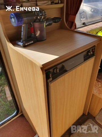 Каравана SWIFT, къса за двама човека, снимка 2 - Каравани и кемпери - 53934142