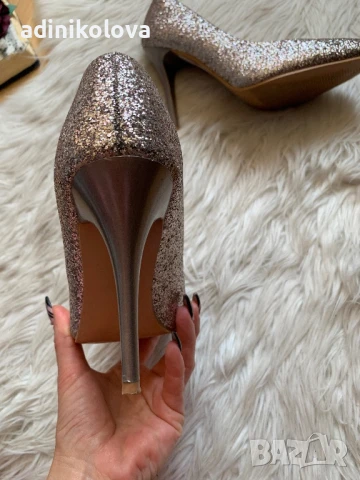 Блестящи обувки на ток, снимка 3 - Дамски обувки на ток - 50526533