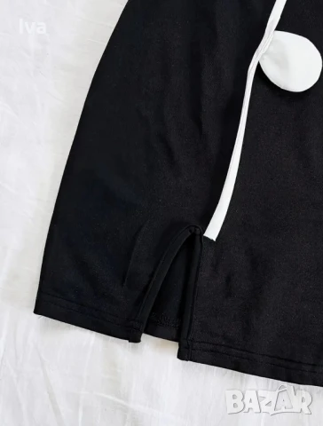 Черна рокля с 3D цветя S и М размер– елегантност и романтика в едно, снимка 4 - Рокли - 51372796