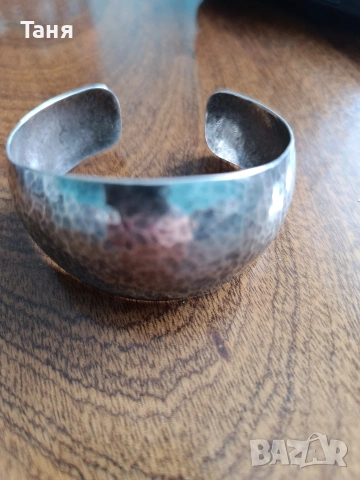 Масивна сребърна гривна, ръчно кована , снимка 2 - Колиета, медальони, синджири - 53589794