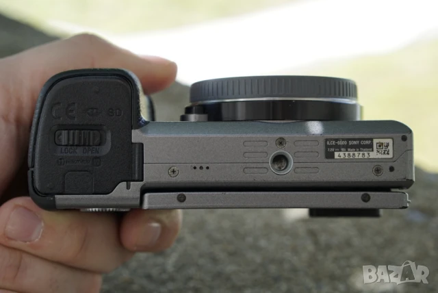 Sony A6000 (Silver Black Edition), снимка 11 - Фотоапарати - 50509561