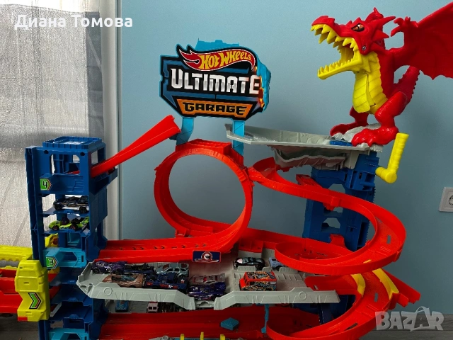 Мега гараж на Hot wheels с дракон + колички, снимка 4 - Коли, камиони, мотори, писти - 54016749