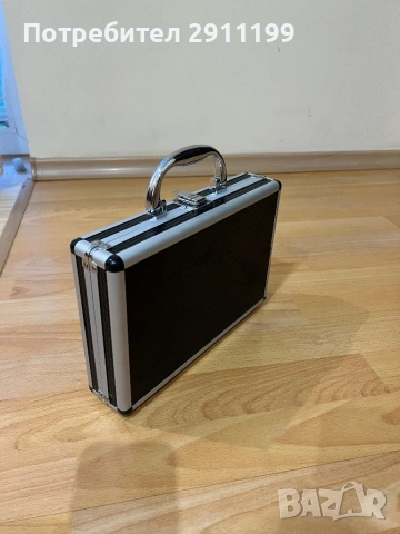 Малък алуминиев куфар, снимка 3 - Куфари с инструменти - 53785121