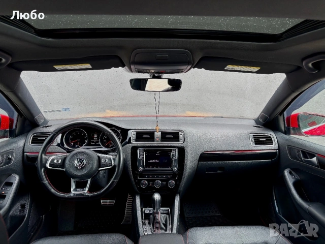 VW Jetta GLI 2.0 TSI 211hpFACELIFT/DSG/99km/Keyless/TOP/ЛЮК/ЕВРО6, снимка 8 - Автомобили и джипове - 53784123
