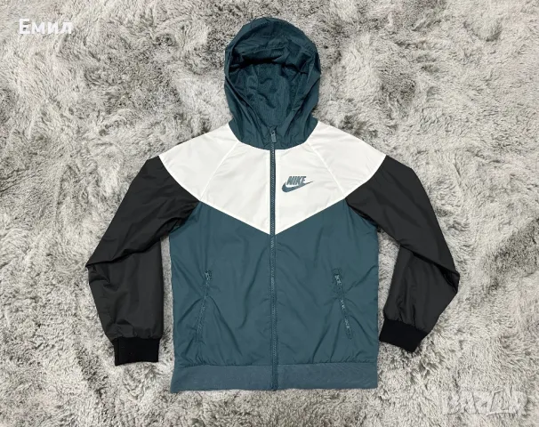 Юношеско яке Nike Windrunner Jacket, Размер М за ръст 137-147 см, снимка 2 - Детски якета и елеци - 47780833