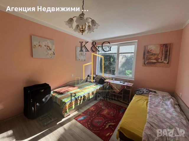 Двуетажна тухлена на плоча къща в с. Стражец, снимка 5 - Къщи - 50764351