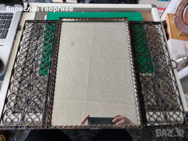 Старо огледало с меден обков