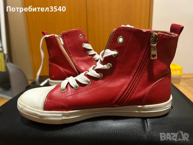 Червени дамски кецове Moschino, снимка 5 - Кецове - 37131584