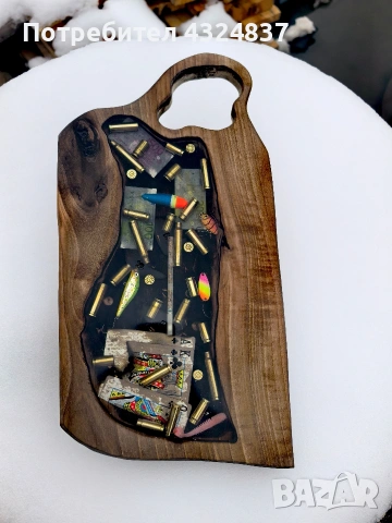 дъска за мезета от ОРЕХ и епоксидна смола , снимка 2 - Аксесоари за кухня - 53323560