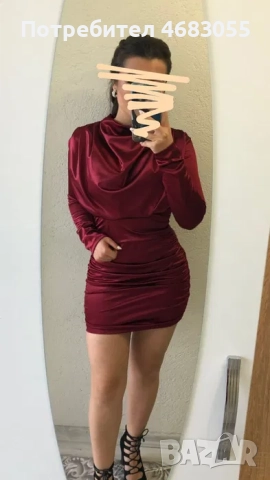 Къса сатенена рокля в бордо