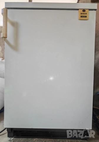 Хладилник BOSCH с горна камера