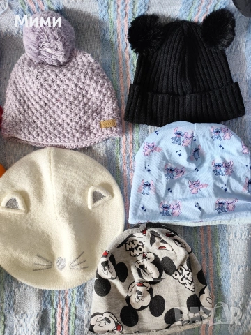 лот от детски шапки 