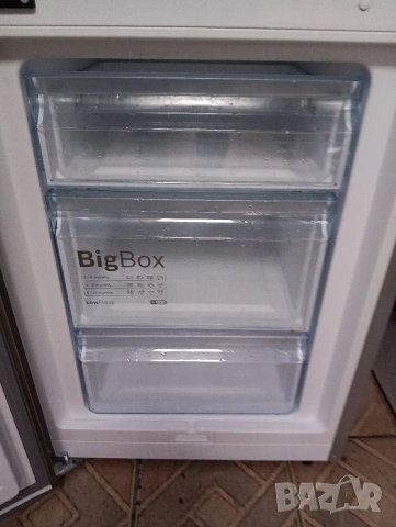 Иноксов комбиниран хладилник с фризер Сименс Siemens А+++ с две години гаранция!, снимка 9 - Хладилници - 53908217