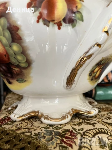 Един ослепителен красавец♥️ Бял порцелан, плодов мотив, красиви дръжки и впечатляващо столче. , снимка 7 - Други - 51304948