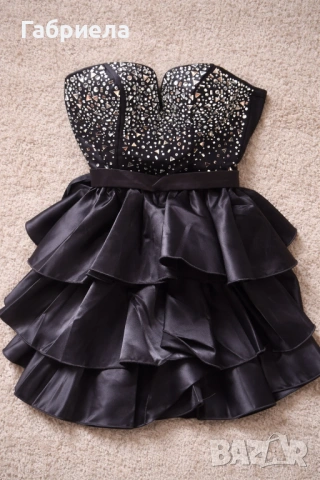 Носа къса черна рокля 