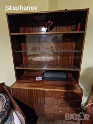 ПОДАРЯВАТ СЕ! Подарявам стари мебели - легла, шкафове, бюро, ракла, снимка 8 - Гардероби - 52641959