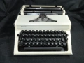 СТАРА РЕТРО СОЦ СССР ПОРТАТИВНА ПИШЕЩА МАШИНА ЛЮБАВА, снимка 1