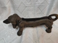 Стара масивна английска чугунена стъргалка за обувки куче-дакел от началото на 1900 , снимка 2