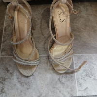 Ефектни дамски токчета, снимка 2 - Дамски обувки на ток - 45039137