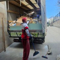 Почистване на Апартаменти Къщи Мазета Тавани Дворове Извозване, снимка 1 - Хамалски услуги - 45223400