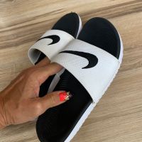 Оригинални юношески бяло/черни чехли Nike! 33,5 н, снимка 3 - Детски сандали и чехли - 45294313