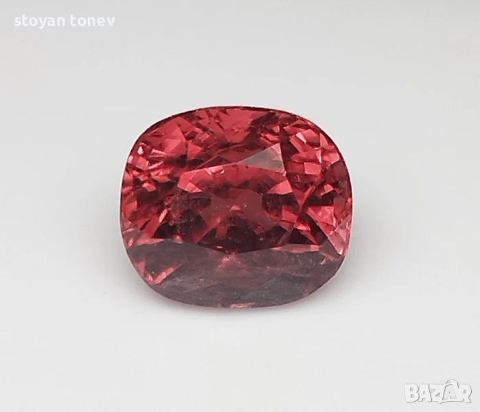 Шпинел с цвят Падпараджа в идеален размер 2.49кт.! Сертифициран! нов!, снимка 1