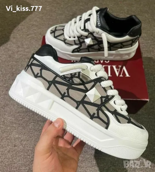 Нови обувки Valentino , снимка 1