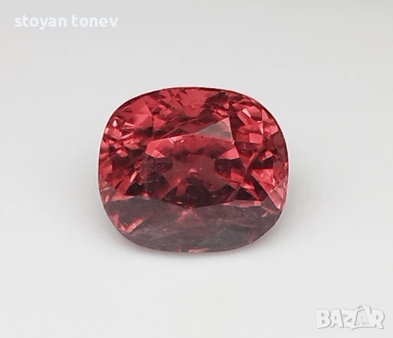 Шпинел с цвят Падпараджа в идеален размер 2.49кт.! Сертифициран! нов!