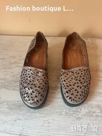 Златни дамски обувки 38 номер надигнати с малка черна платформа 🖤, снимка 2 - Дамски ежедневни обувки - 51893187