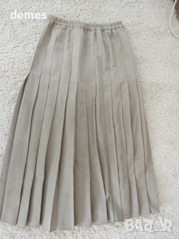 Плисирана пола в цвят капучино размер L