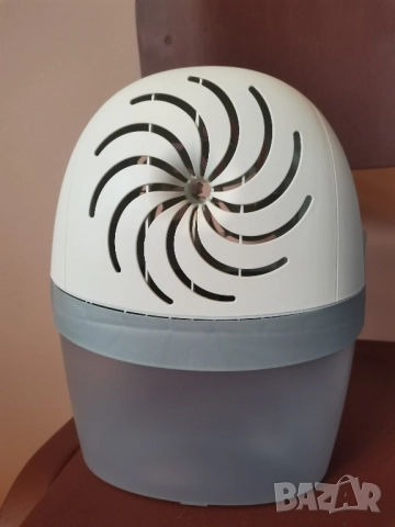 Влагоабсорбатор на Ceresit , снимка 2 - Влагоабсорбатори и влагоуловители - 52343434